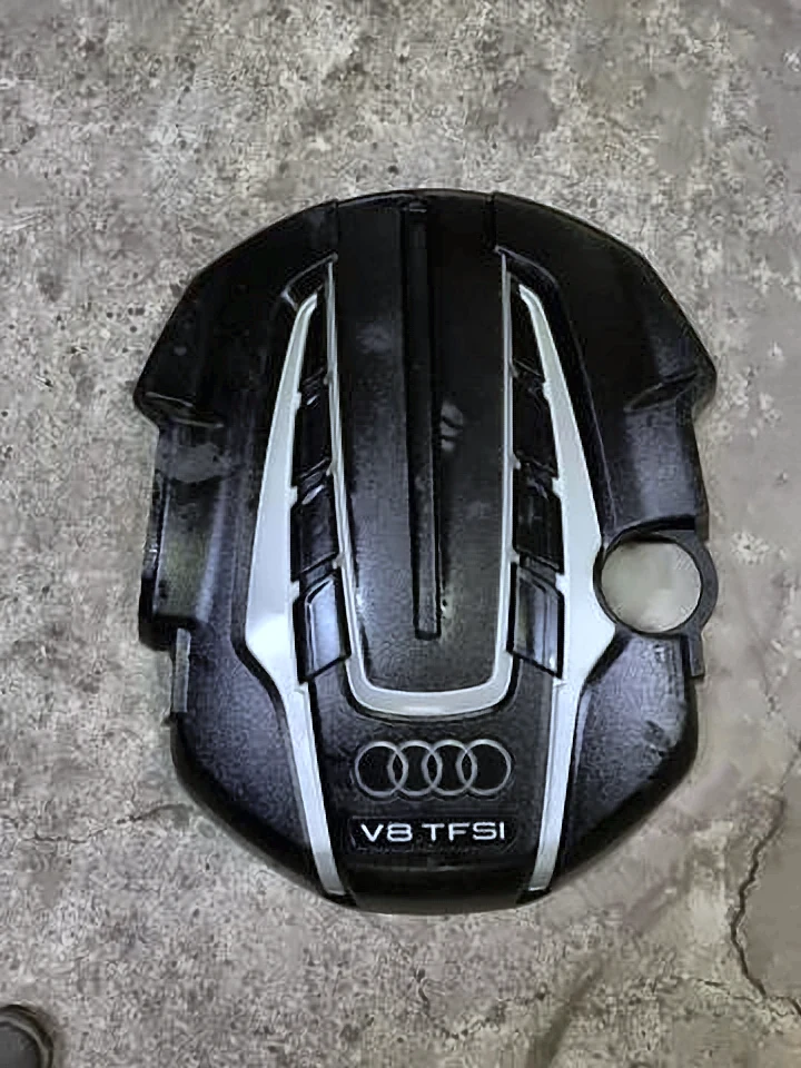Накладка двигуна Audi A8 4HL (D4)