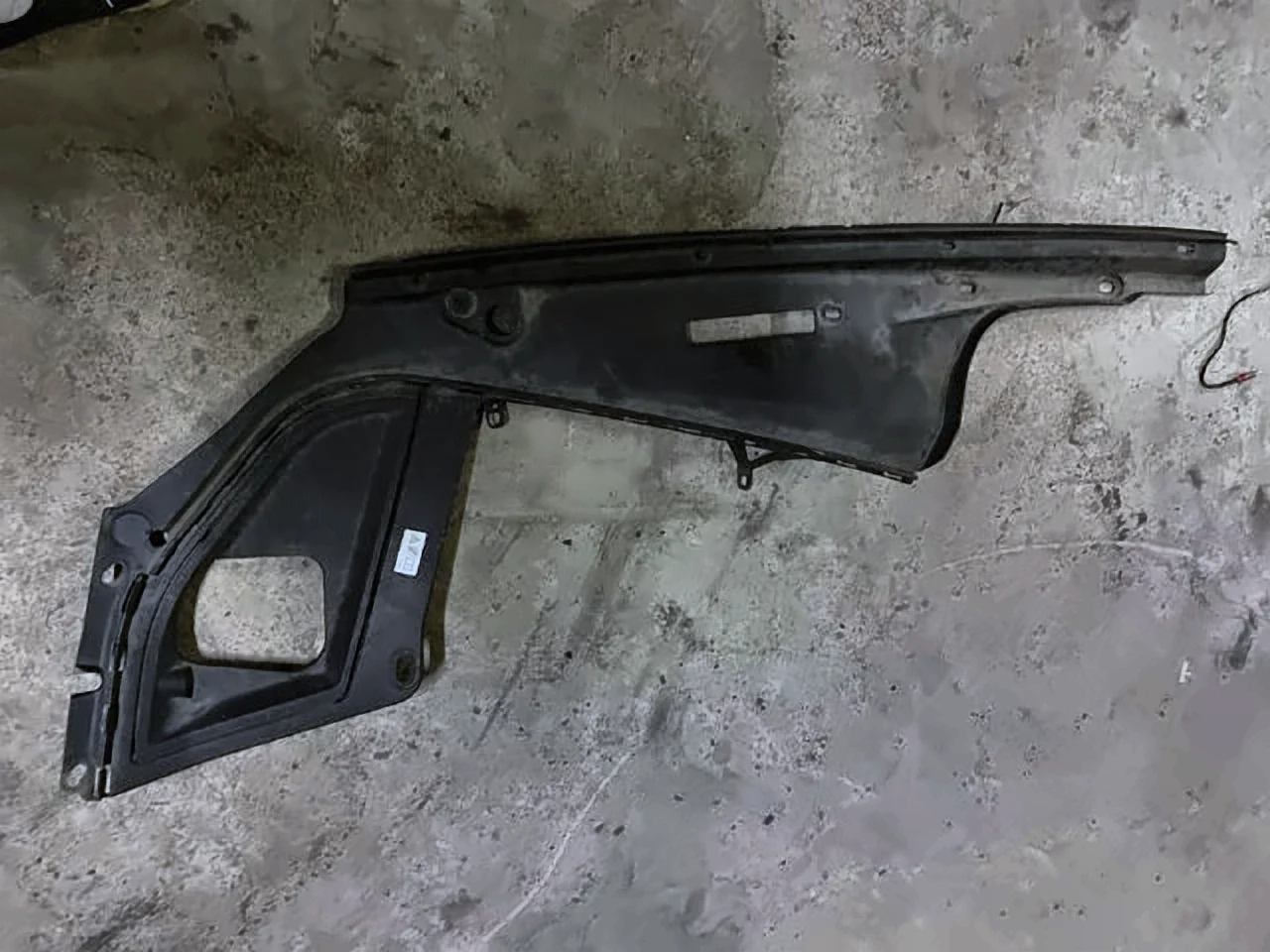 Накладка правая для BMW 5-серия F10 (2), 1106003