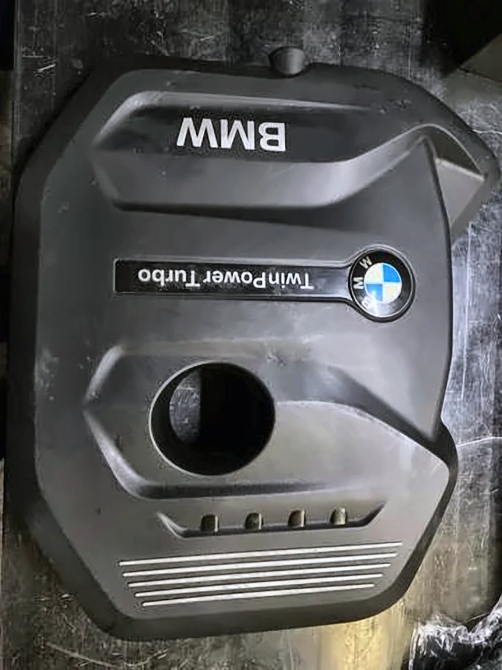 Є гібридна та звичайна Кришка двигуна B46 декоративна G30
