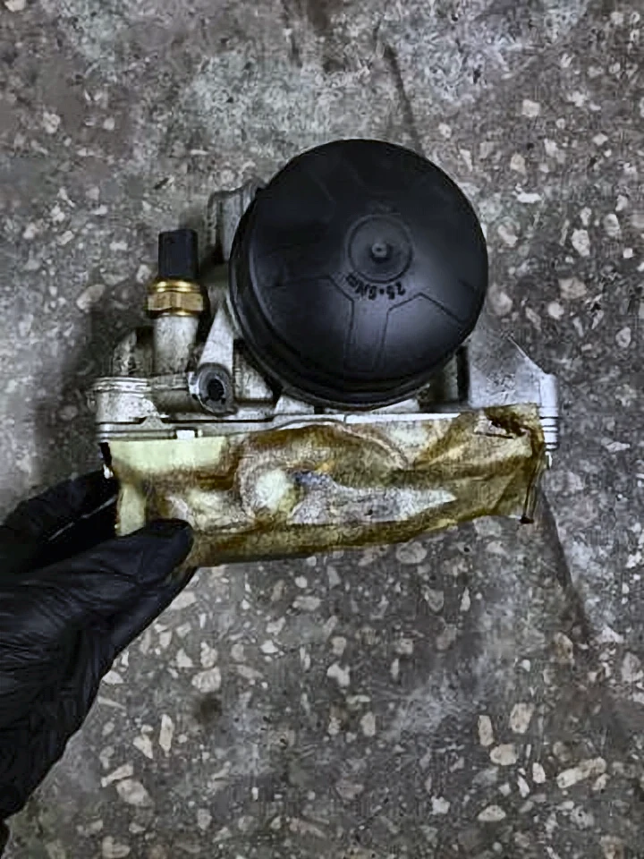 Корпус масляного фільтра f10(2), 11427516383
