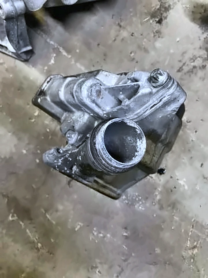 Корпус масляного фільтра X3 F25, 11428637812