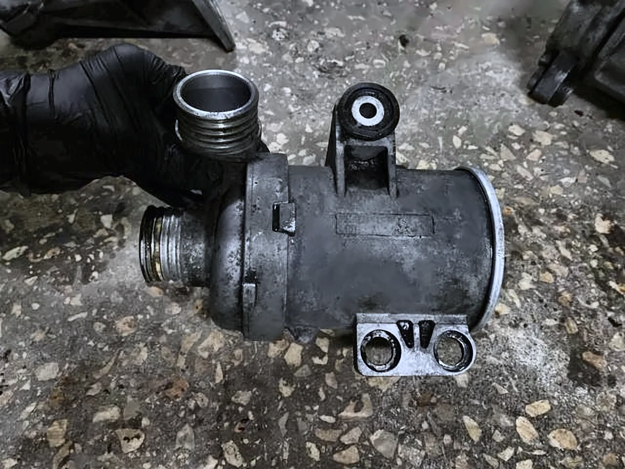 Помпа водяна, (насос) охолодження f10(1,2) F34, 11518635089