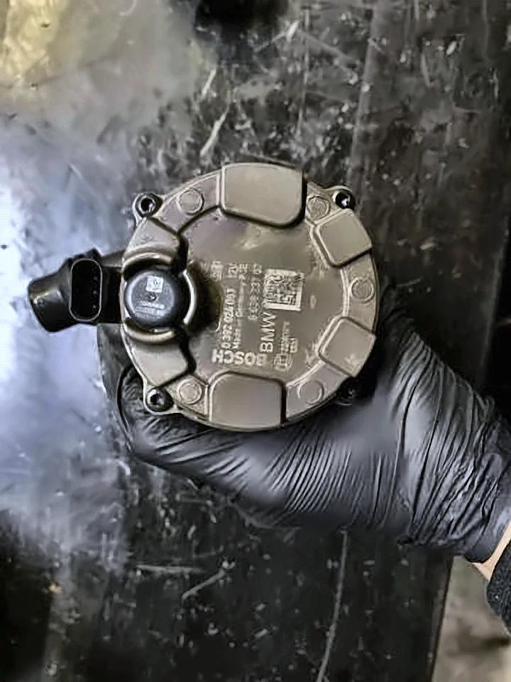 Помпа водяна додаткова електрична G30, 11518638237, фото 1