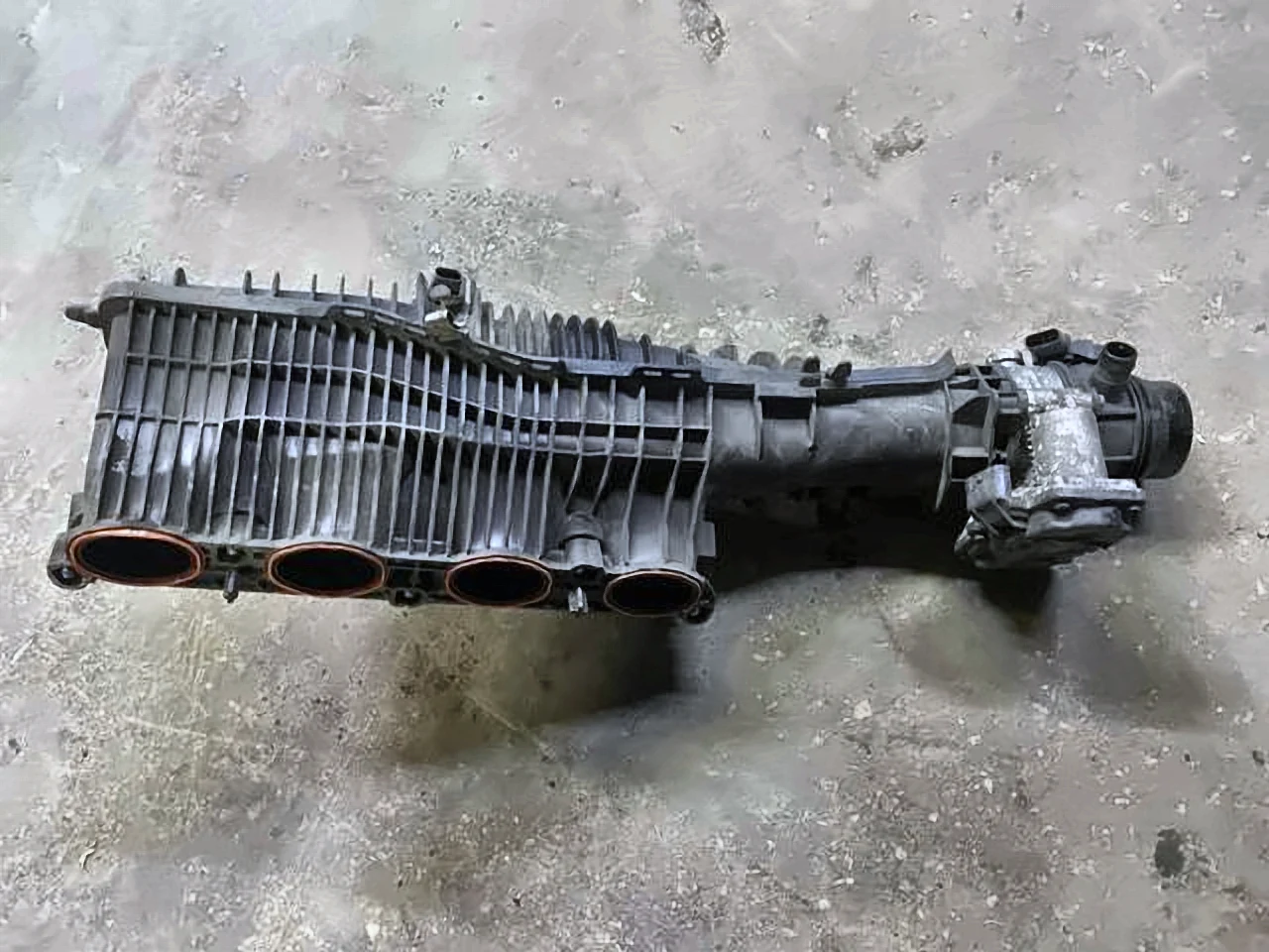 Колектор впускний F48(2)