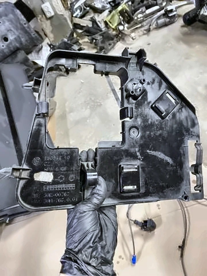 Кронштейн блока керування двигуна bmw f01/02 F10(3), 12907590620