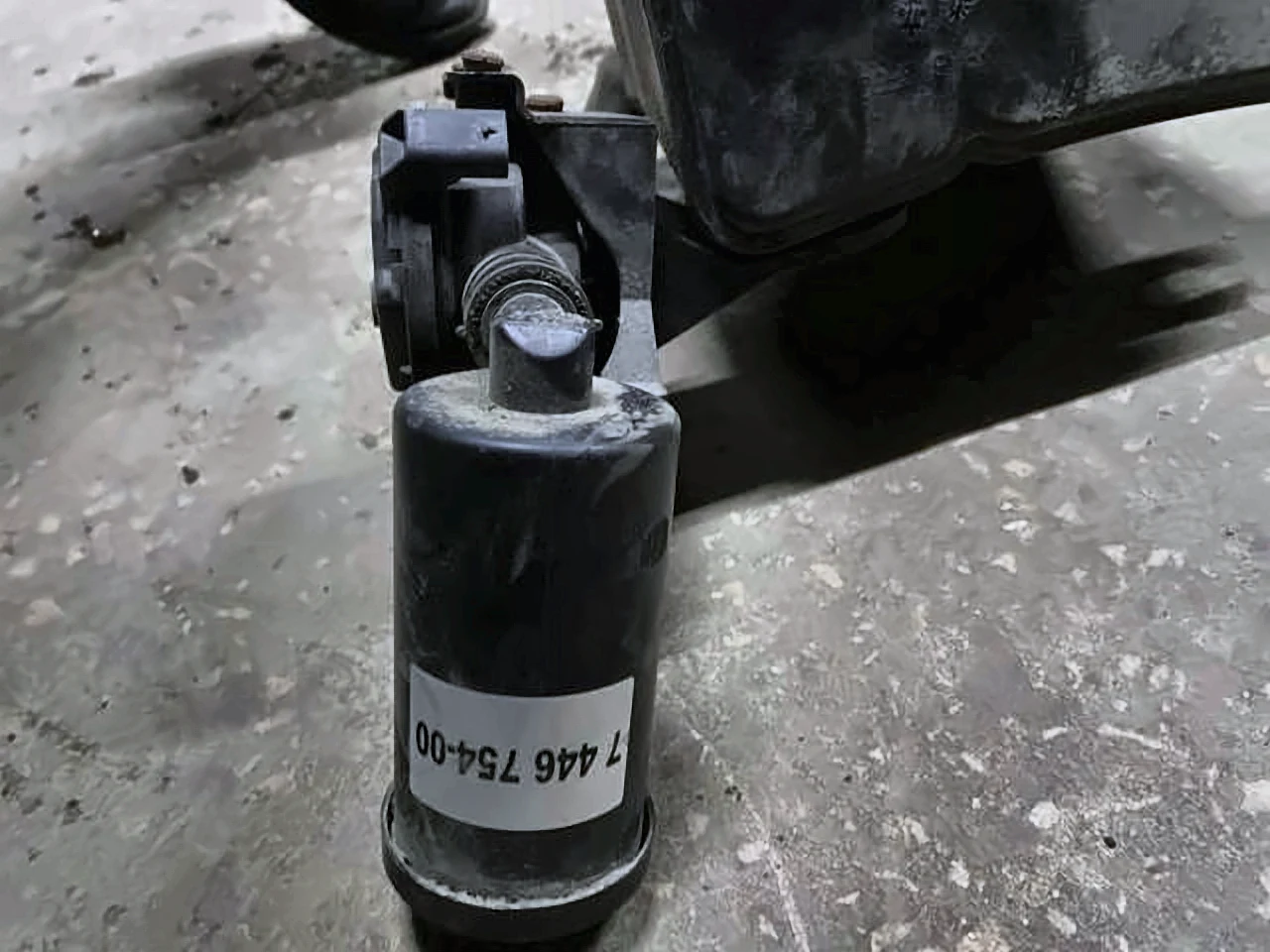 Фільтр пиловий бачка бака паливного bmw 5 f10(1,2,3) запчастина б/у, 16137446754