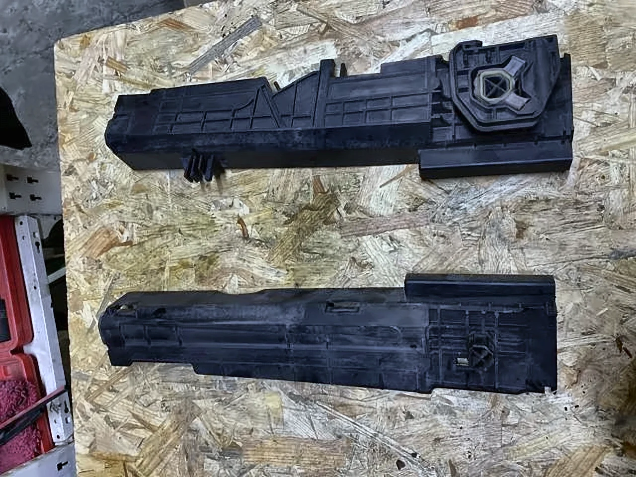 Кронштейн радіатора нижній F34