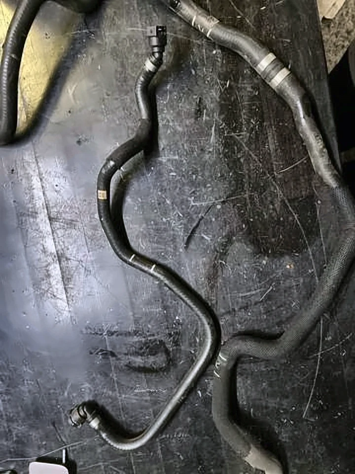 Патрубок радиатора bmw g30, 17128602600