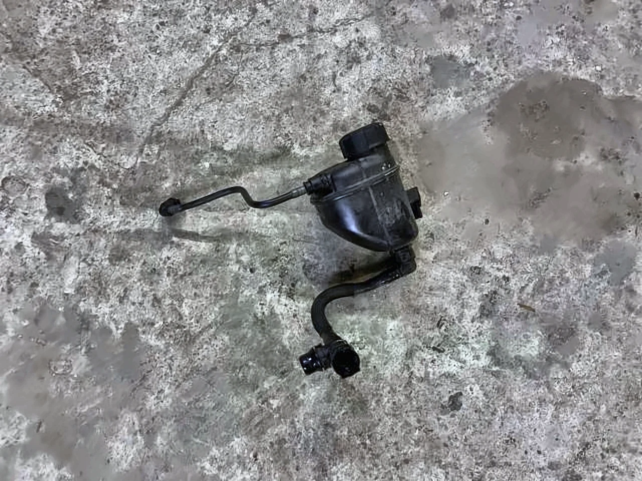 трубка расширительного бачка нижняя G30