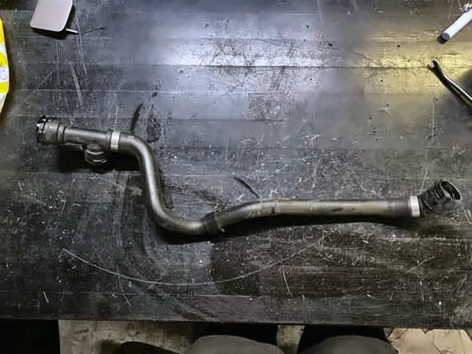 Патрубок bmw g30(4)