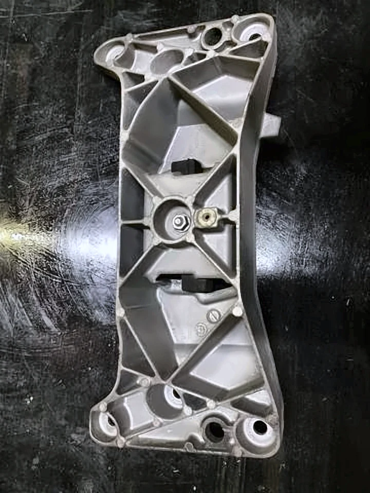 Балка кріплення коробки передач f10(3)