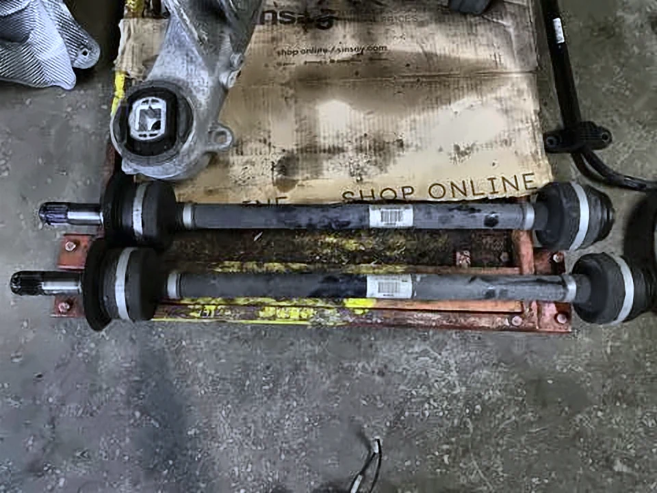 Піввісь задня, ліва G30xi