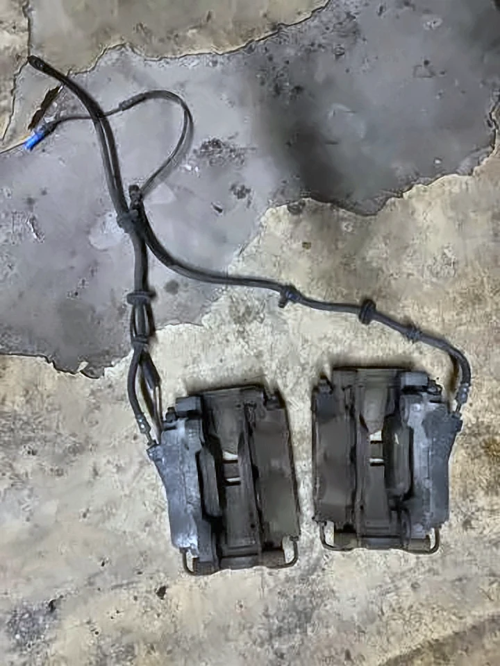 В зборі як на фото Супорт гальмівний передній правий G30, 34116883484
