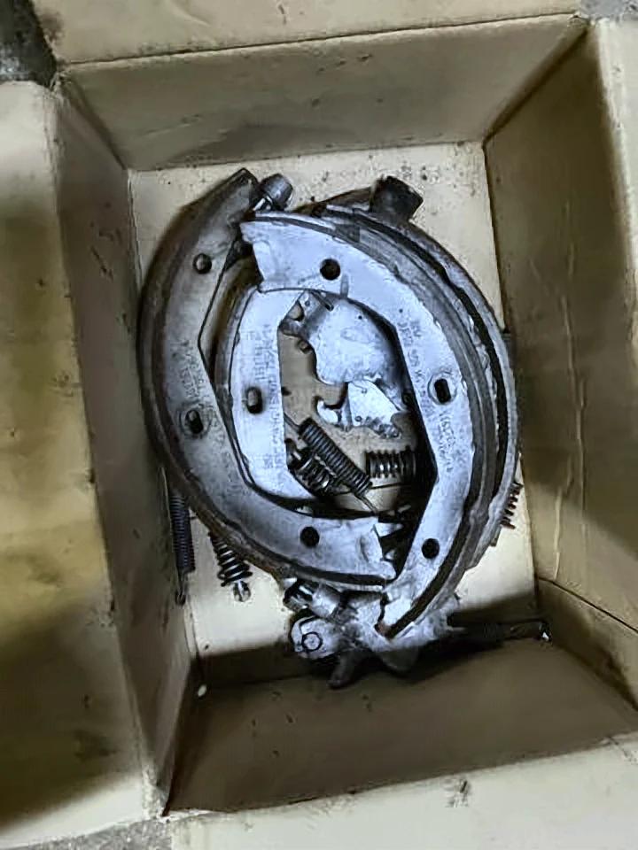 Колодки ручника повний комплект F3430, 34416761292