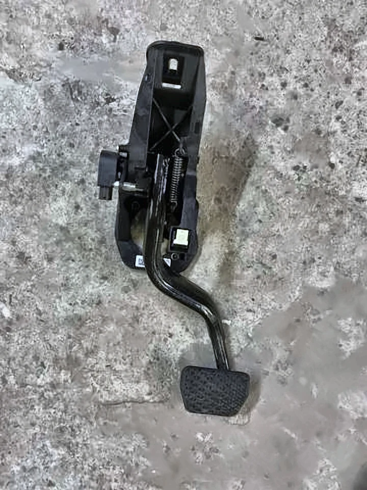 Педаль гальма G30