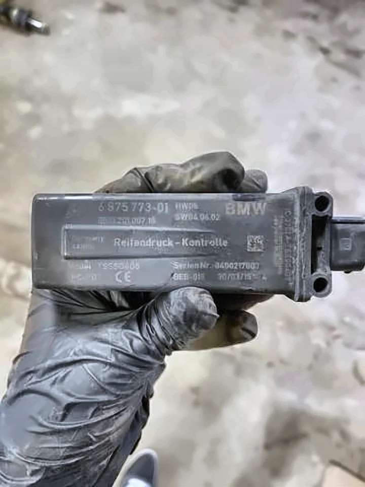 Блок системи контролю тиску в шинах ф25, ф10(2,3), ф01