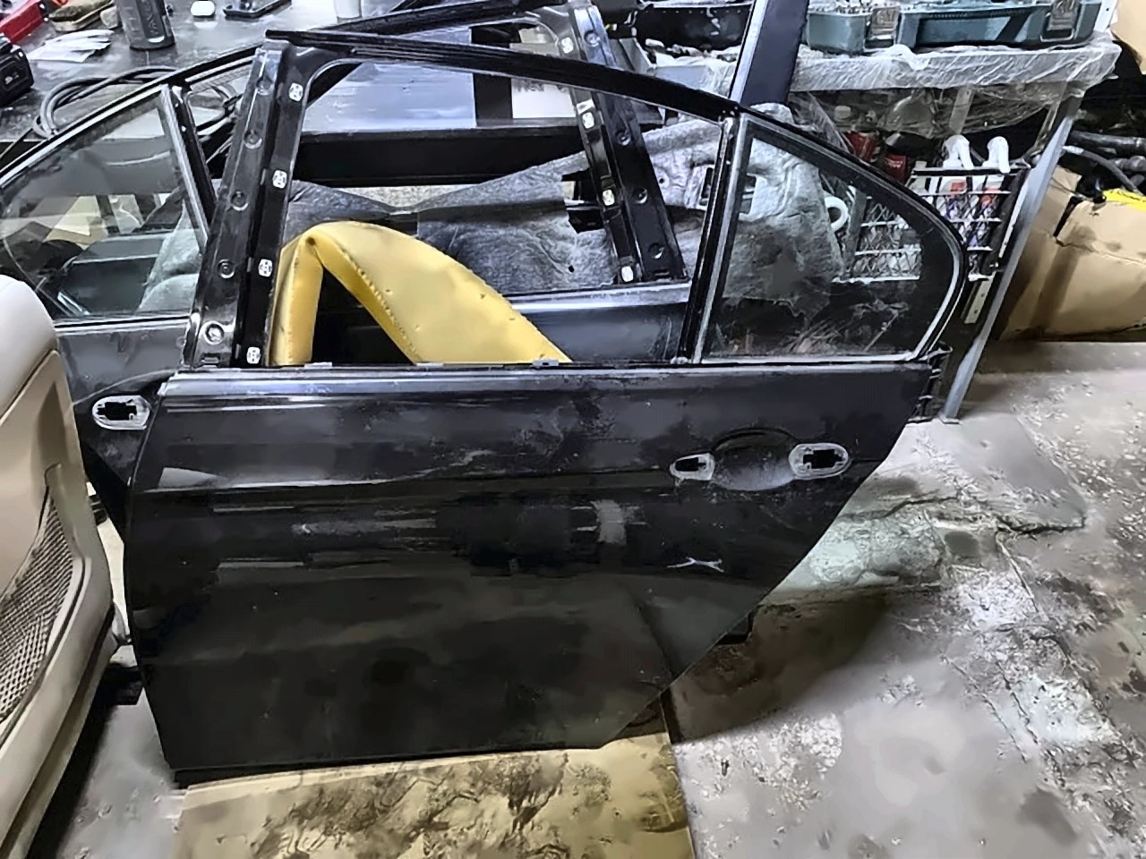 Двері задні ліві в зборі зі склом, колір 668 чорний BMW 3 F30/F31
