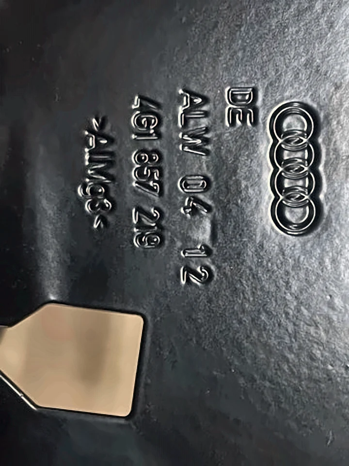 Металічний кронштейн з ауді а6 с7 2012