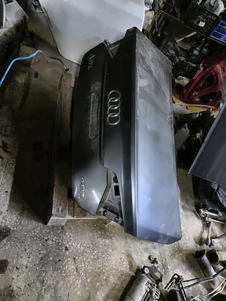 Кришка багажника audi a8L d4 ориг бу