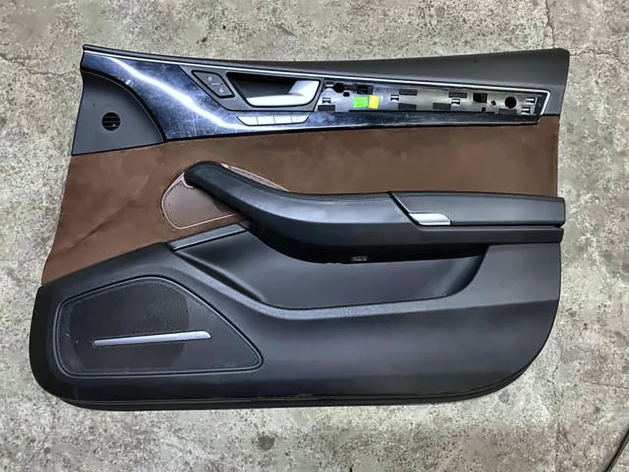 Audi A8 D4 Карта дверей передніх правих, 4H1868018