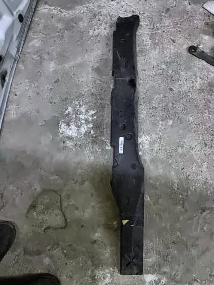 немає куска Абсорбер (наповнювач) бампера переднього f30, 51117396923