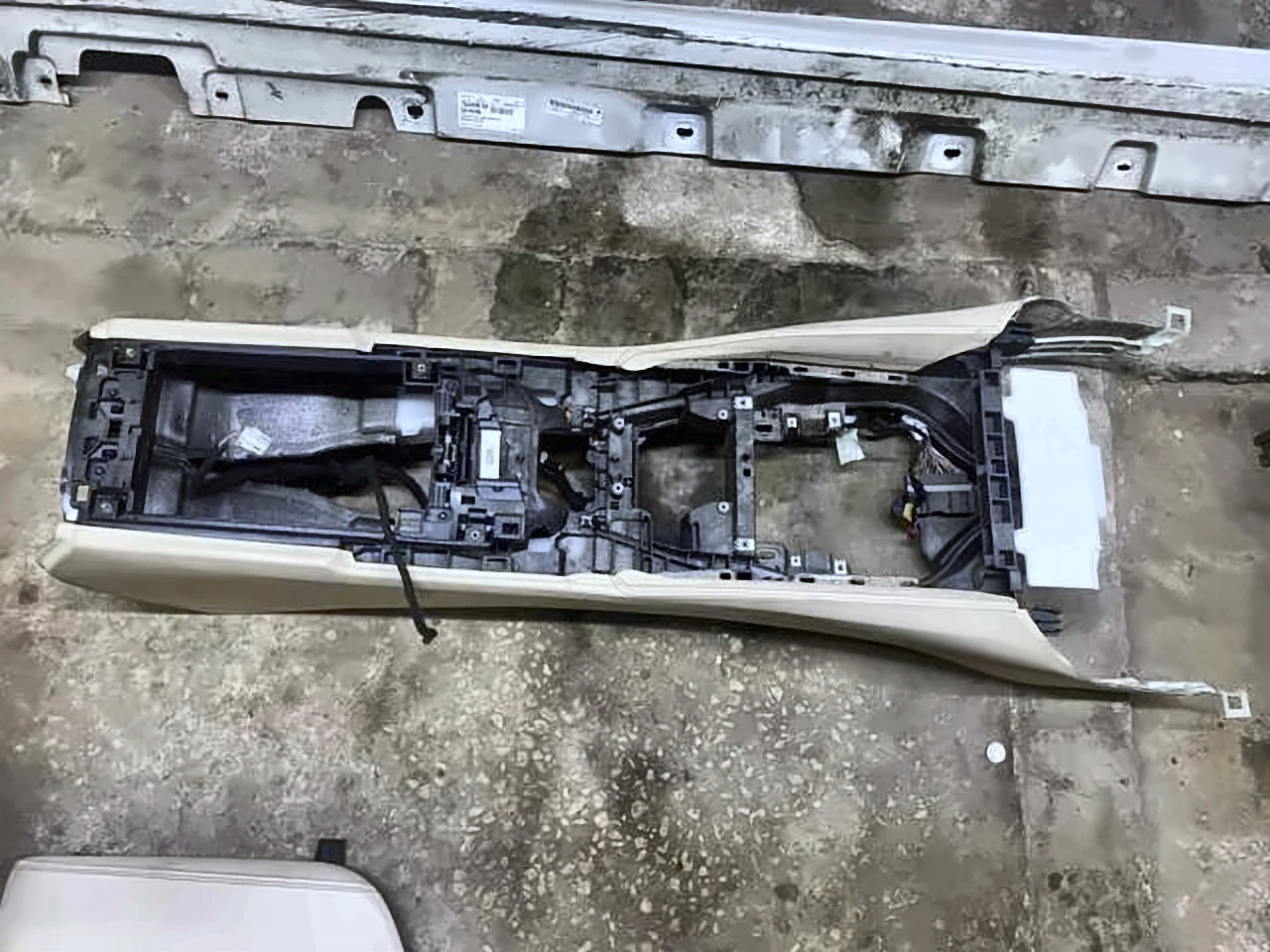 Центральная консоль G30 беж
