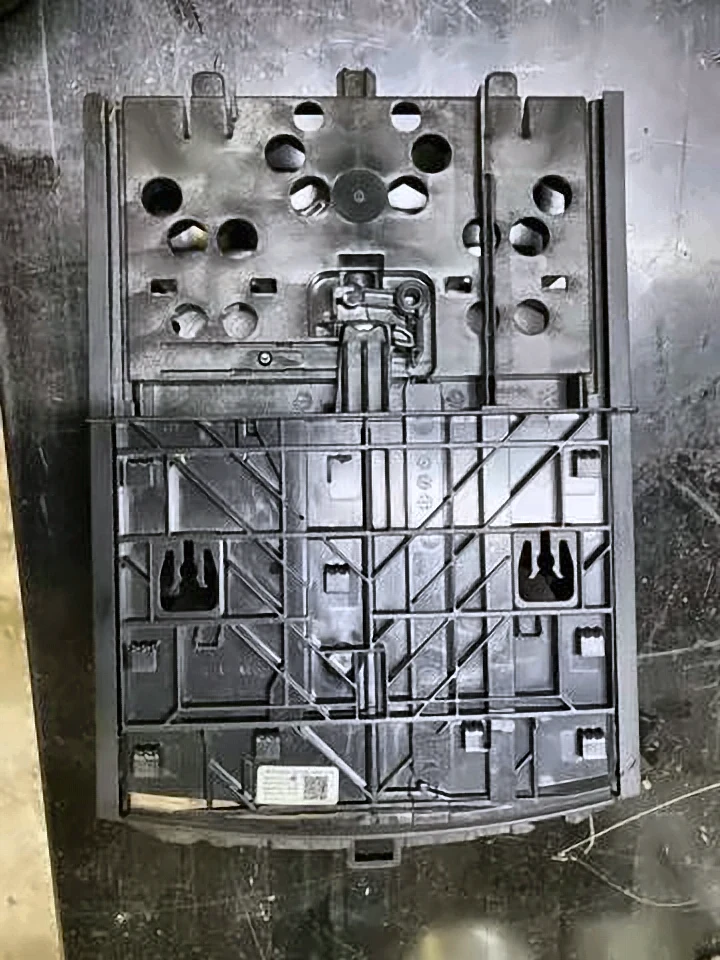Бардачок центральный G30