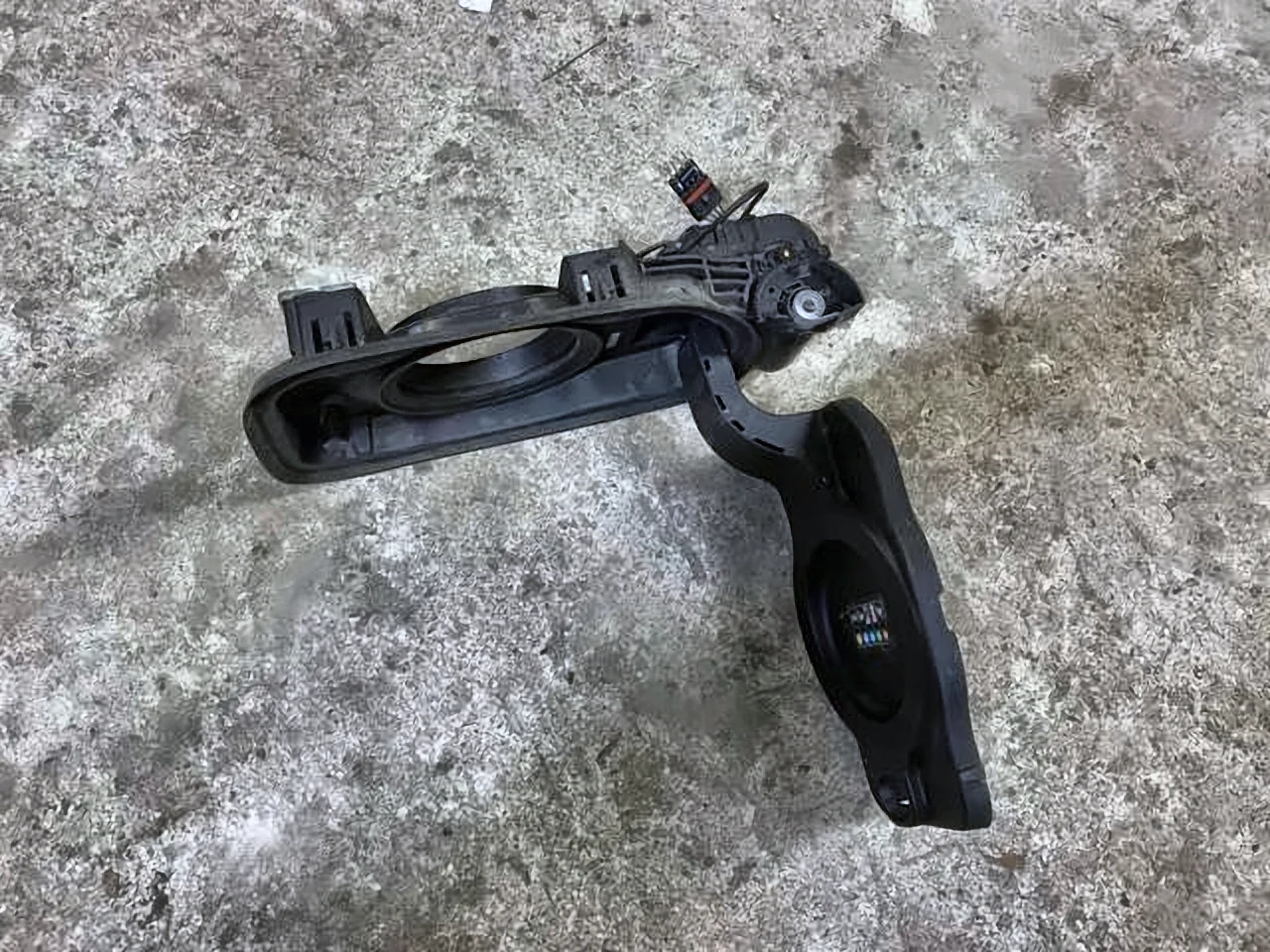 Горловина паливного бака G30