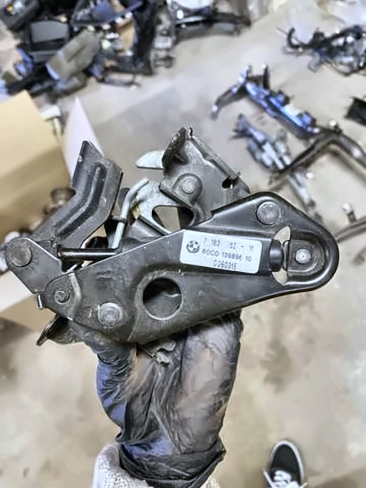 Замок капота, правий f10 f01, 51237183762