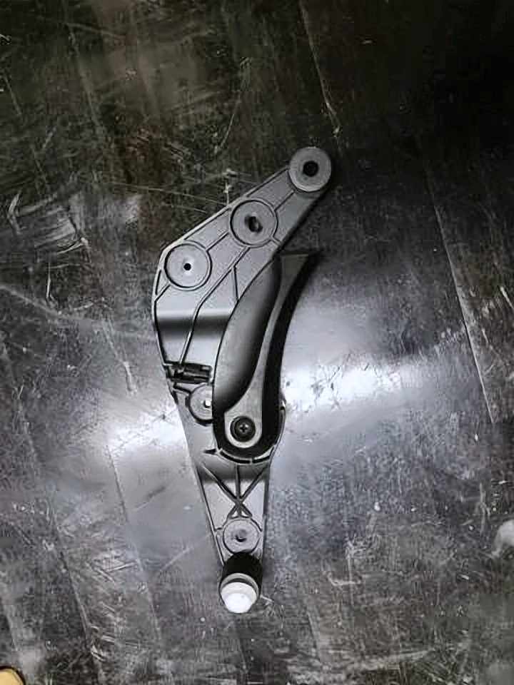 Ручка відкривання капота f10 (ціна без кронштейну)