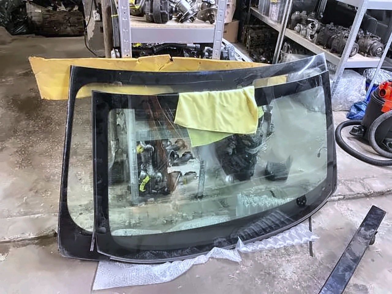 Скло лобове під проекцію G30 є 2шт