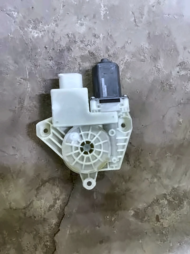 Двигун склопідіймача двері передньої, лівої G30
