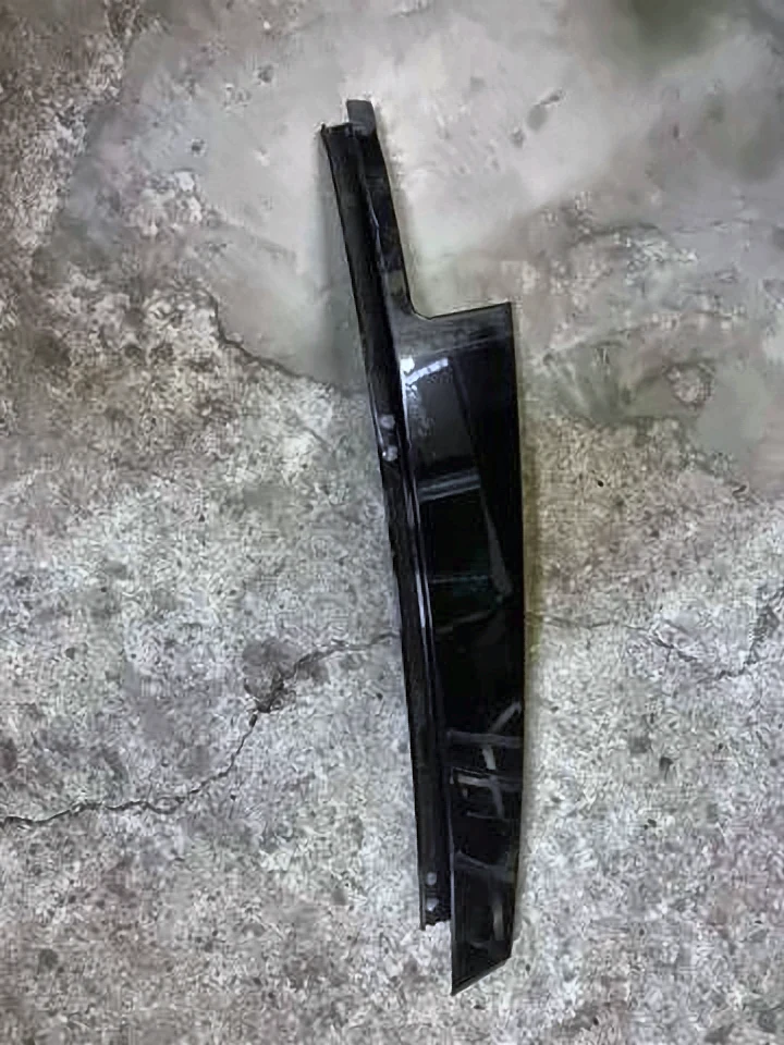 Накладка задньої двері, лівої, вертикальна F01, 51357185233