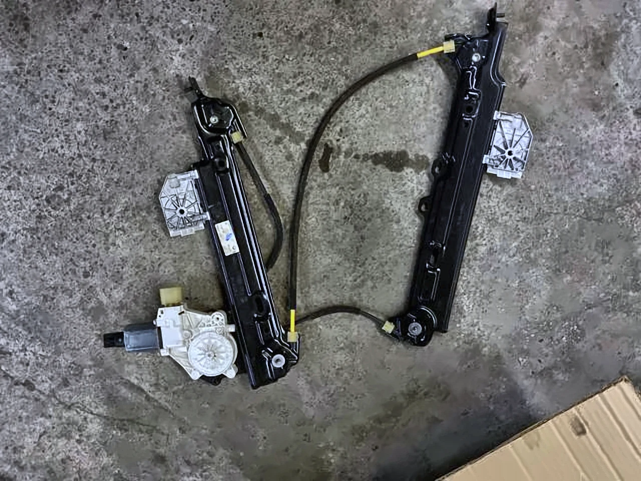Механізм склопідіймача двері задньої, правої F34, 51357339590