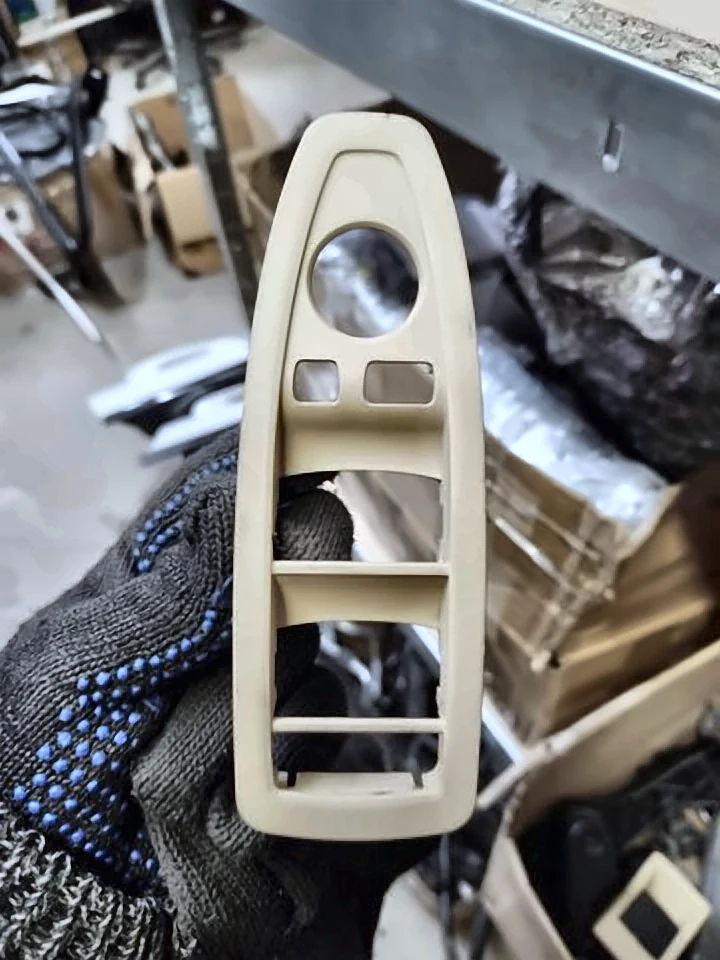 Накладка блока стеклоподъемника VENETOBEIGE F34