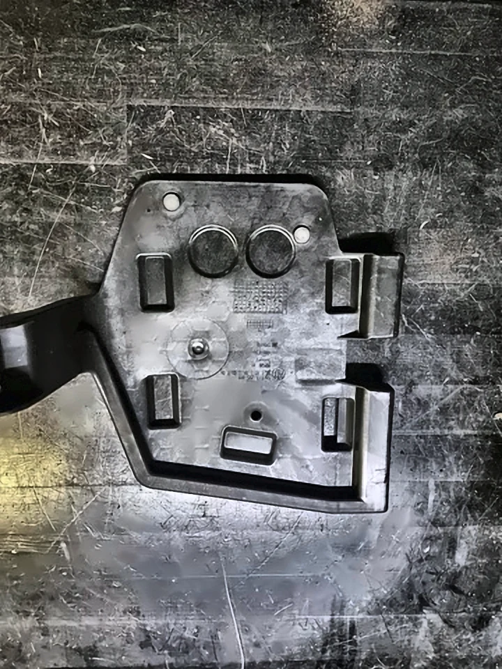 Кронштейн переднього бампера лівий BMW 3 F30/F31, 51477295817