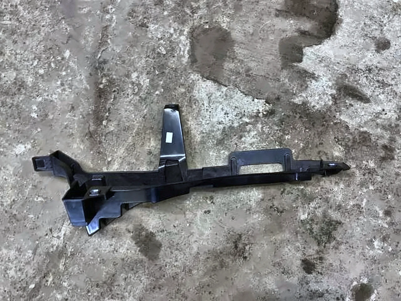 Кронштейн правий f36(2), 51477326238