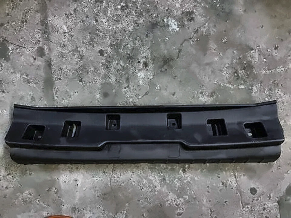 Облицювання задньої панелі багажника G30