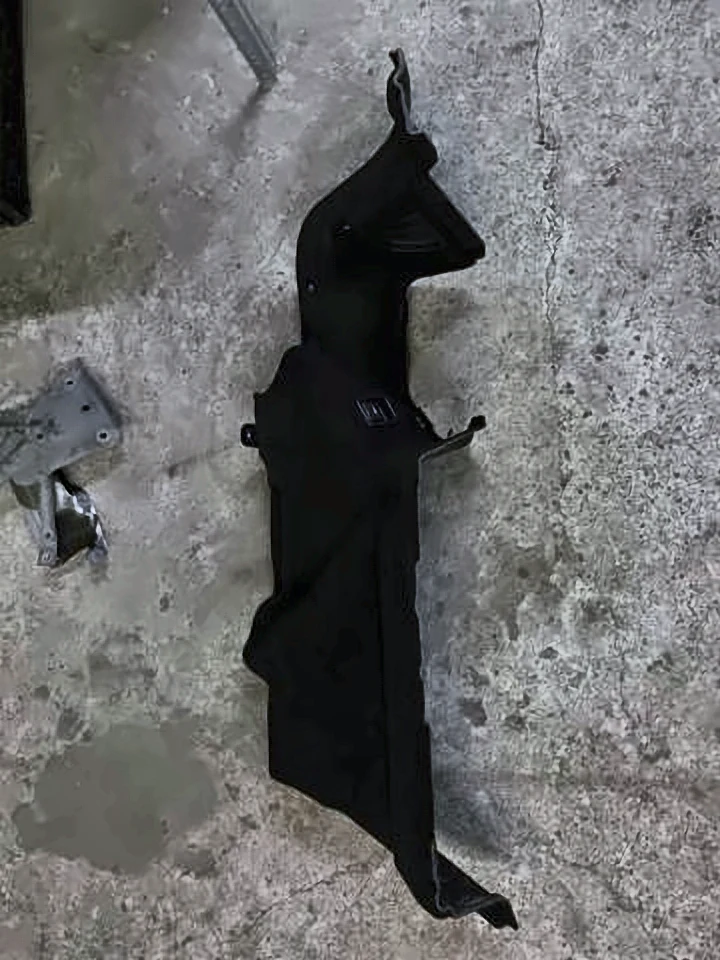 Гарний стан ворсу Облицювання багажного відсіку, праве G30(4)