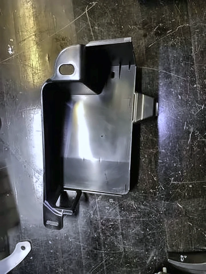 Пластик багажника G30