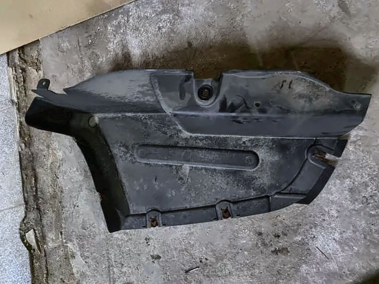 Захист днища, задній лівий F34