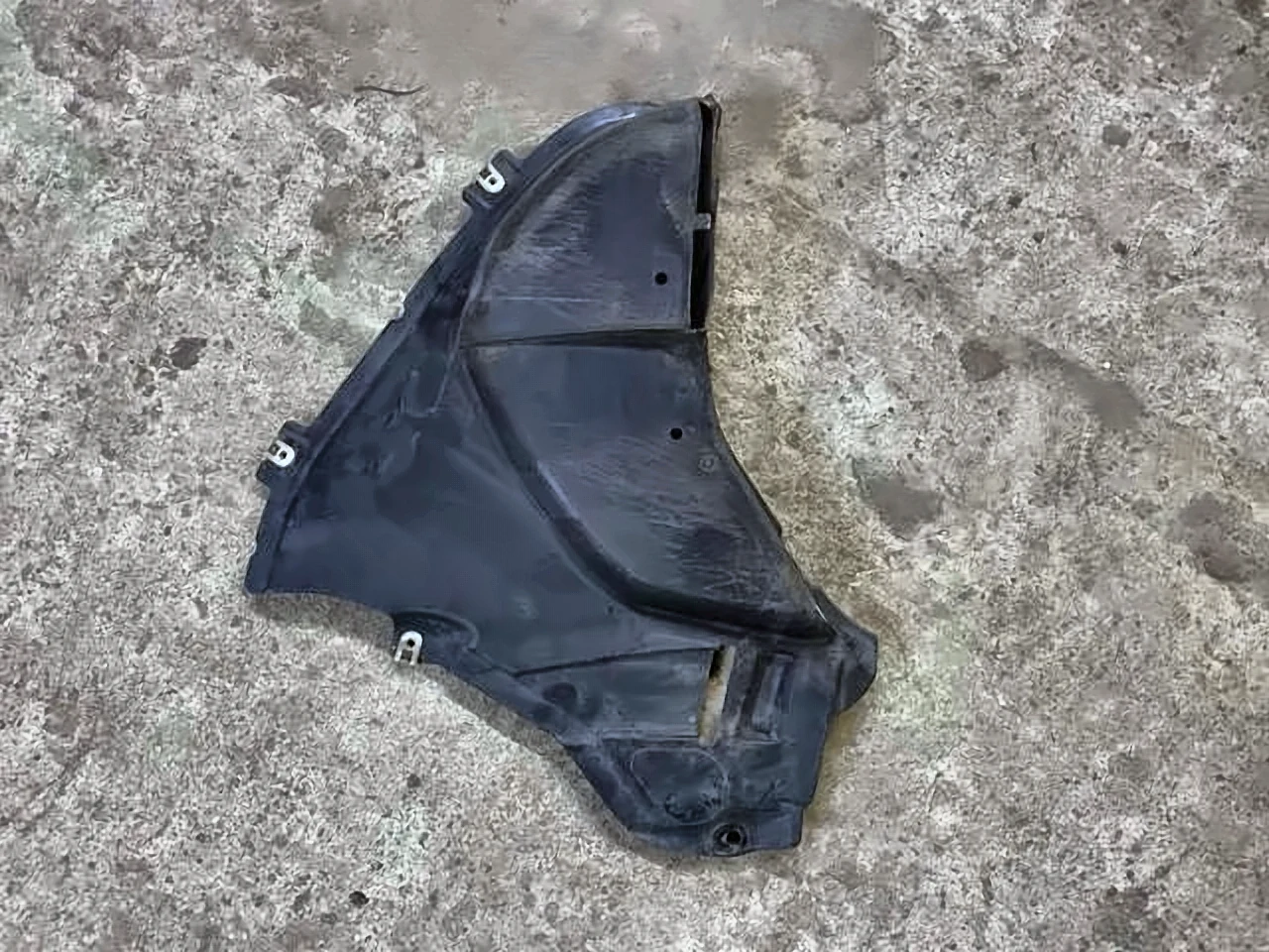 Щиток брудозахисний передньої арки крила G30