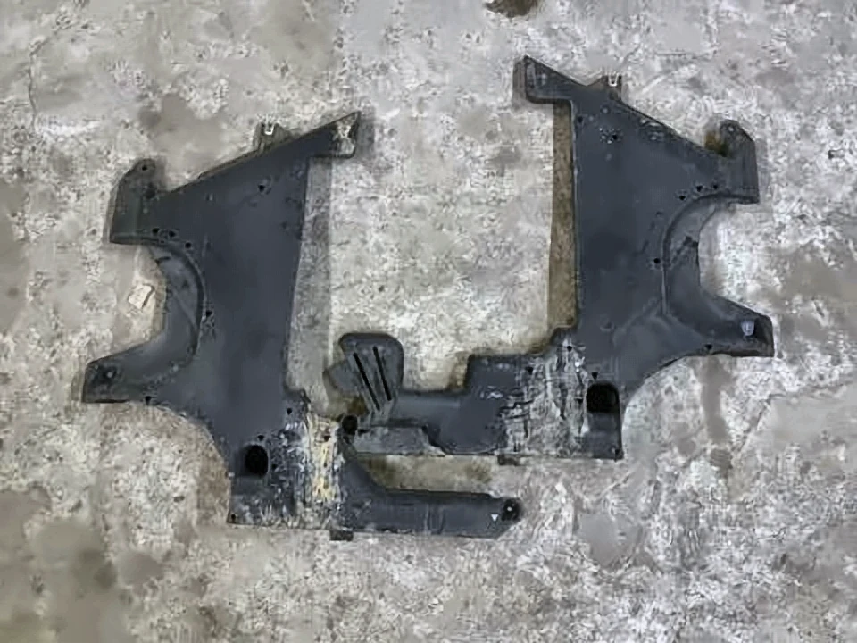 Захист днища, правий G30