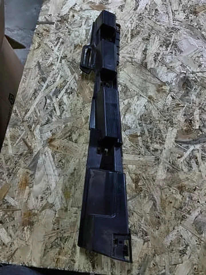 Кронштейн накладки порога левого F34, 51777293743