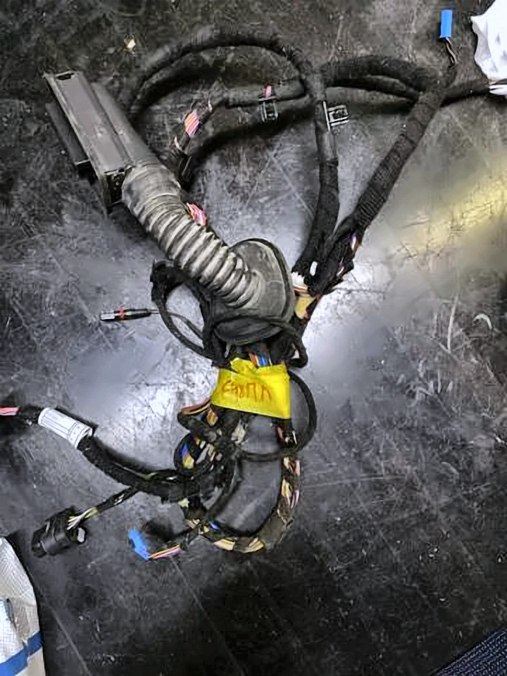 Проводка двери передней левой BMW X1 F48, 61129384571