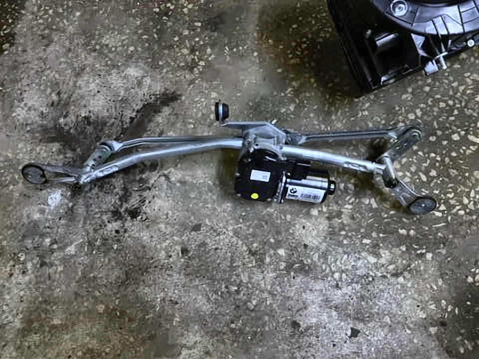 Трапеція склоочисника G30