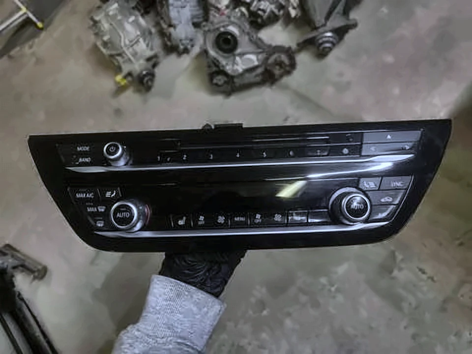 Панель управління кліматом BMW 5 G30, 6411114191
