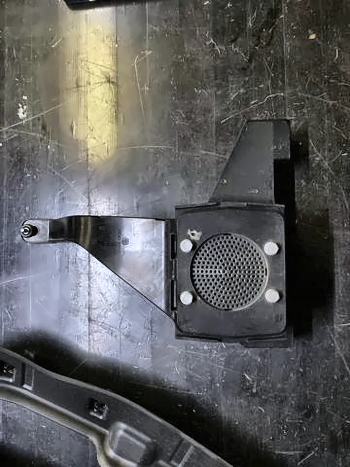 Ціна з кронштейном Vehicle Sound Generator G30e, 65122622457