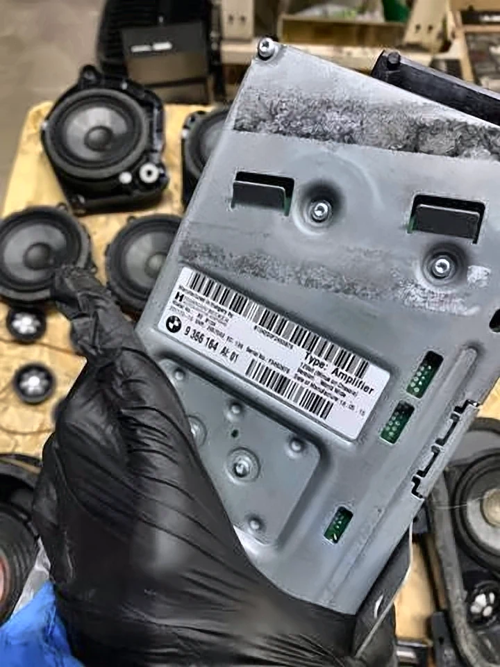підсилювач Harman Kardon x3 f25 є 2 повних комплекти музики (комплект