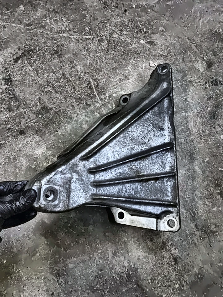 Кронштейн опори двигуна правий BMW 3 F30/F31, 6784832